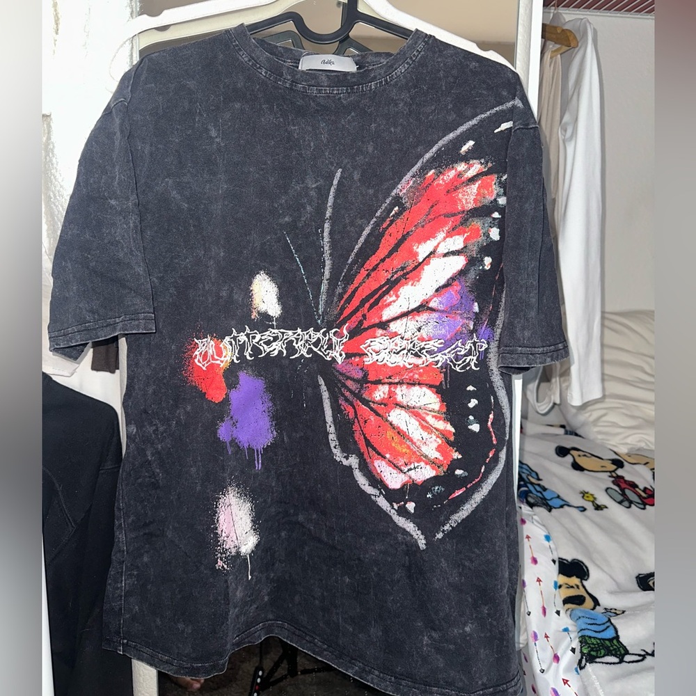 ADIKA Butterly Design Streetwear
Oversized tee